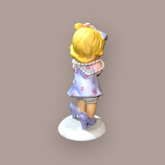 Avon Little Miracles- ‘Your Style Makes Me Smile’ Figurine by Marie Osmond - Picture 5 of 8